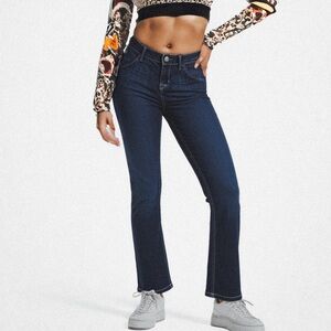 Hudson medium wash straight leg jean ❤️